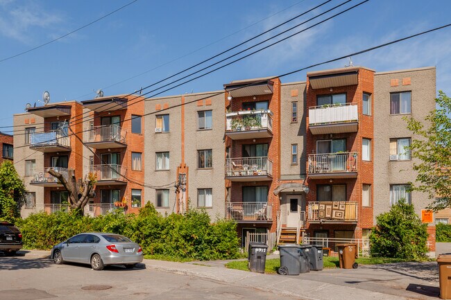 11923 Michel-Sarrazin Rue in Montréal, QC - Building Photo - Primary Photo