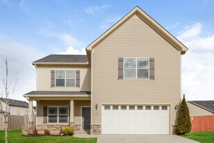 2102 Longhunter Chase Dr in Spring Hill, TN - Building Photo