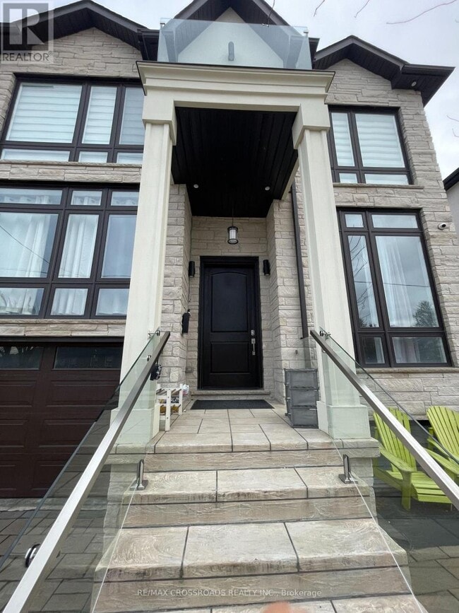 89 Cadorna Ave in Toronto, ON - Building Photo - Building Photo