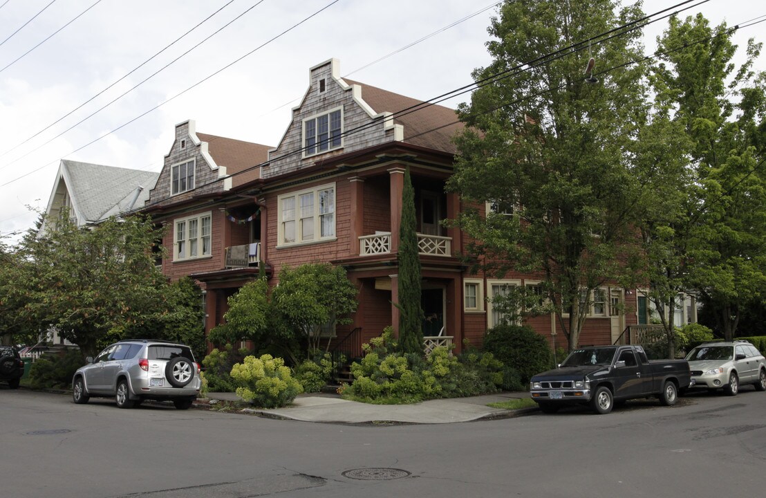 3645-3655 SE Yamhill St in Portland, OR - Building Photo