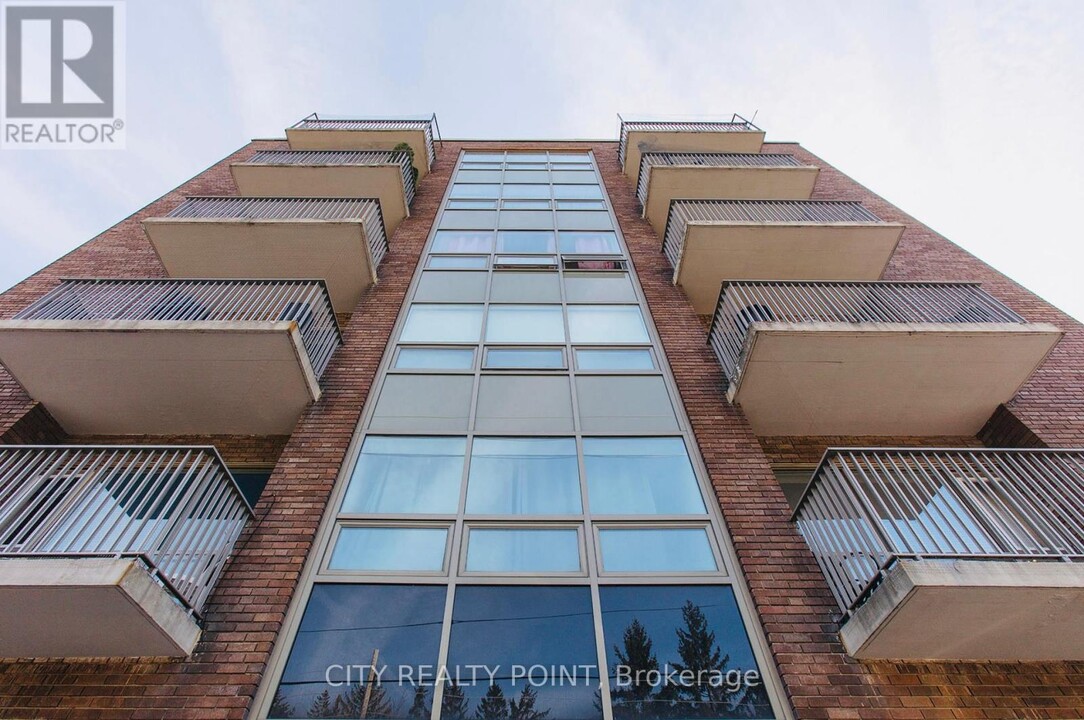 1291-1291 Bayview Ave in Toronto, ON - Building Photo