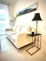 7661 NW 107th Ave in Doral, FL - Building Photo