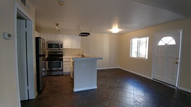 6981 Ballena Way, Unit Unit 14 in Carlsbad, CA - Foto de edificio - Building Photo