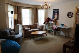 11 Bowdoin St in Medford, MA - Building Photo