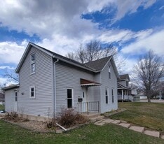 318 N Cass Ave in Springfield, MN - Building Photo