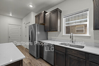 777 S Benchmark Ln in Fayetteville, AR - Foto de edificio - Building Photo