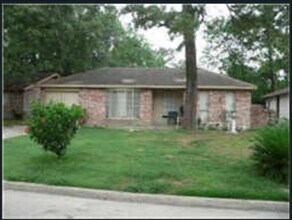 4530 Donalbain Dr in Spring, TX - Building Photo - Building Photo