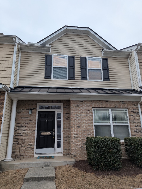 property at 711 Keystone Park Dr