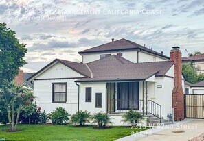 7315 W 82nd St in Los Angeles, CA - Building Photo