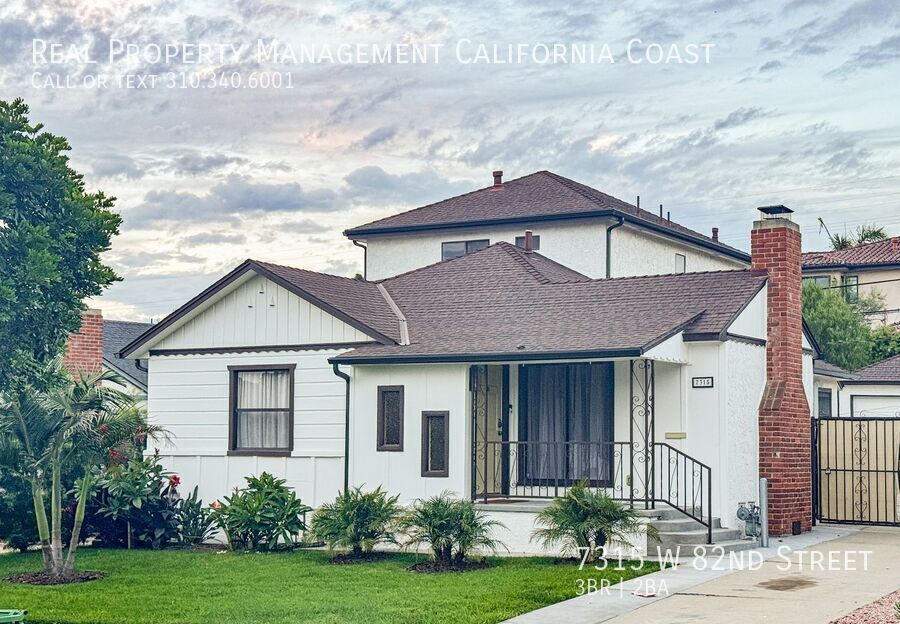 7315 W 82nd St in Los Angeles, CA - Building Photo