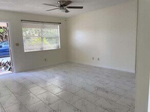 1369 Sunset Rd in West Palm Beach, FL - Foto de edificio - Building Photo