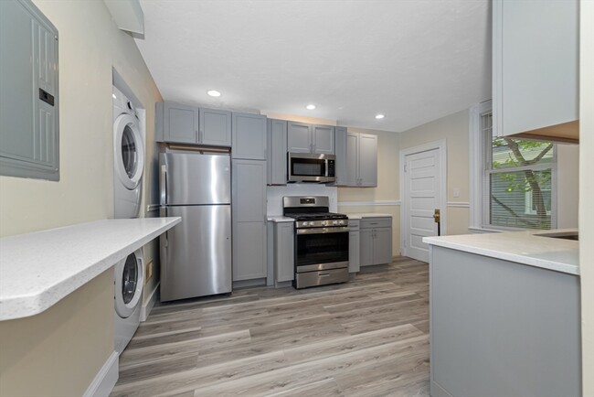 40 Brackett St, Unit 2