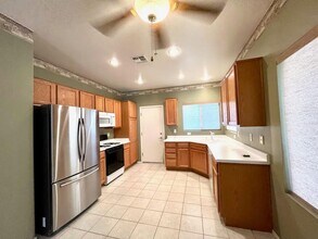 1811 Eagle Mesa Ave in Henderson, NV - Building Photo - Building Photo