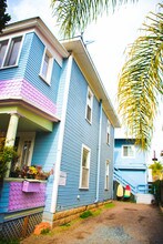 1812 Hornblend St in San Diego, CA - Foto de edificio - Building Photo