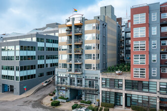 Lake Union Tower in Seattle, WA - Building Photo - Building Photo