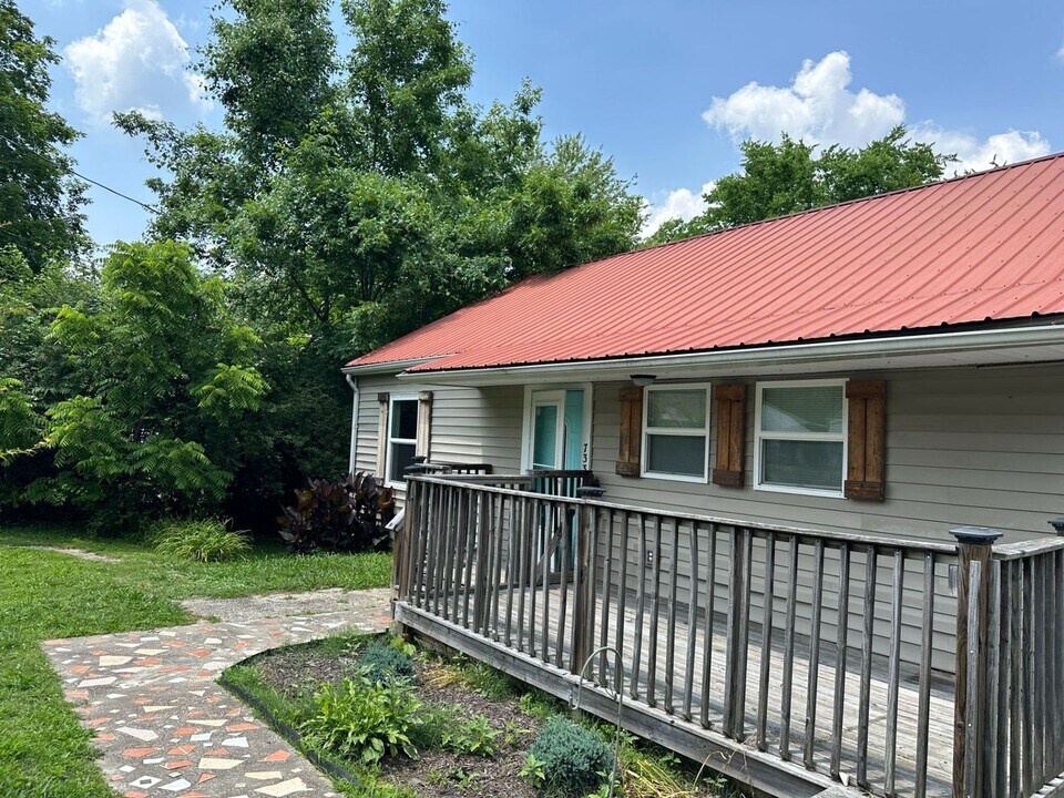 733 Monroe St in Clarksville, TN - Building Photo