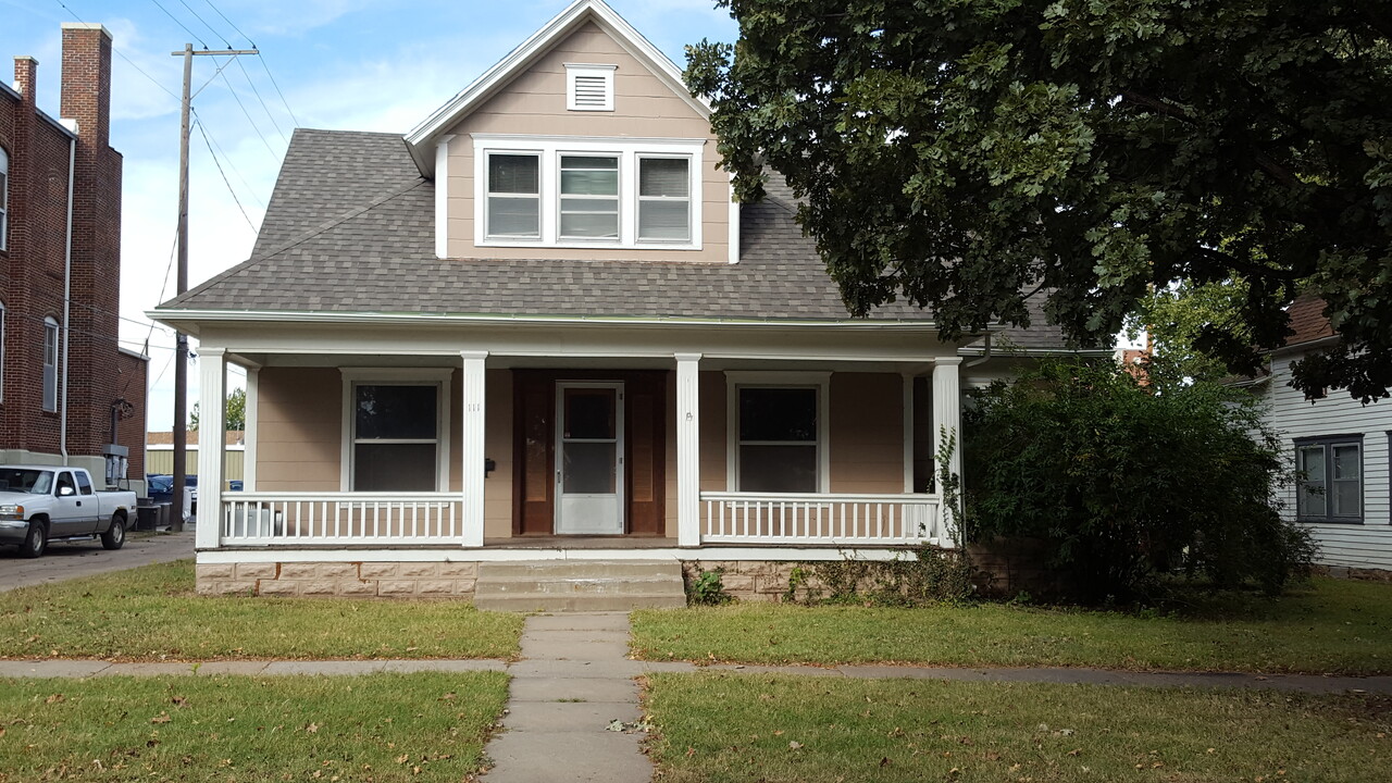 111 N Washington St in El Dorado, KS - Foto de edificio