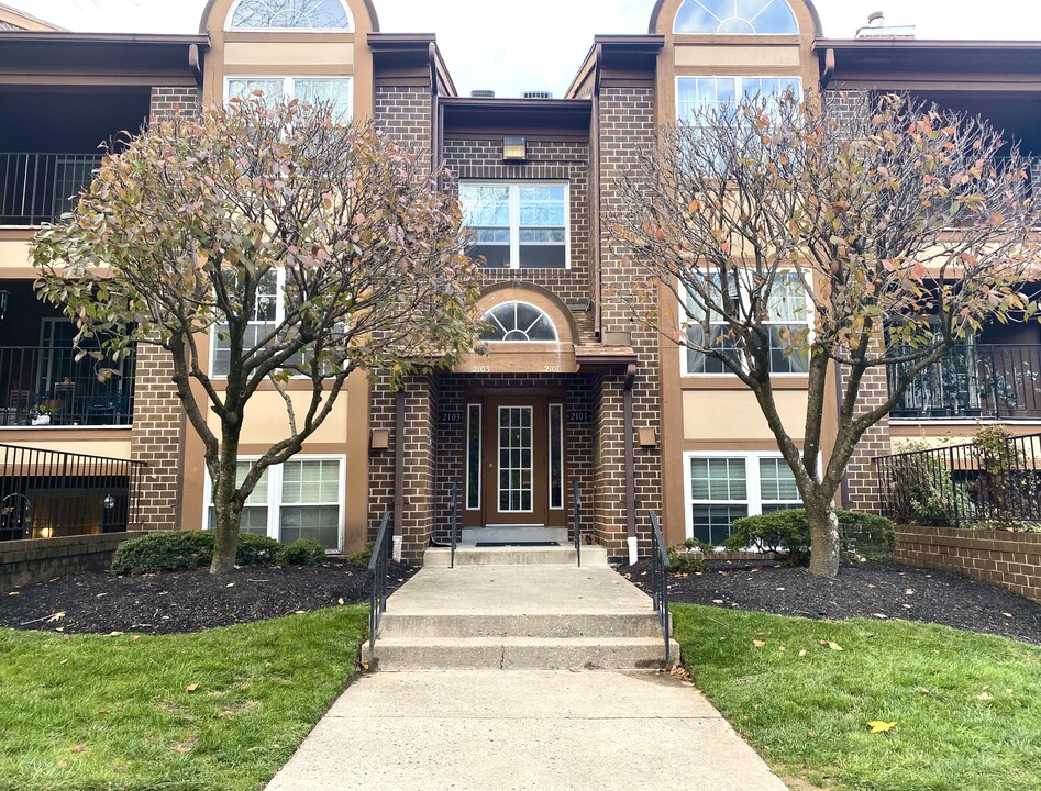 2103 Woodbox Ln, Unit A in Baltimore, MD - Foto de edificio