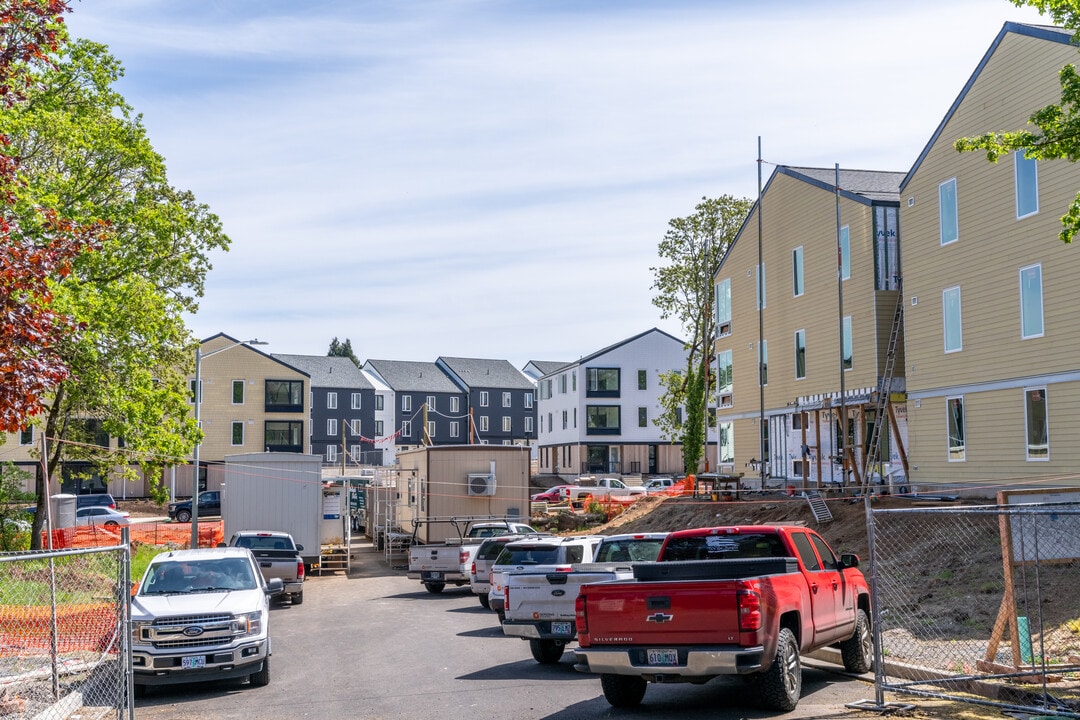 Mahonia Crossing in Salem, OR - Foto de edificio