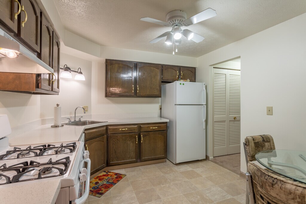 Churchill Towers Apartments in Parma Heights, OH