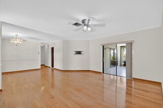 6385 Hollandaire Dr E in Boca Raton, FL - Building Photo - Building Photo