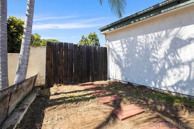 251 Sandstone St-Unit -studio in Chula Vista, CA - Building Photo - Building Photo