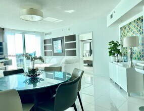 250 Sunny Isles Blvd in Sunny Isles Beach, FL - Building Photo - Building Photo