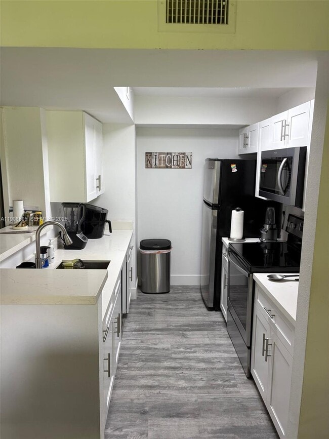 15560 SW 106th Ln in Miami, FL - Building Photo - Building Photo