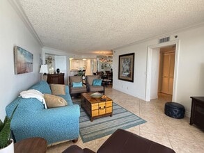 9650 S Ocean Dr, Unit 1108 - Hutchinson Retreat in Jensen Beach, FL - Foto de edificio - Building Photo