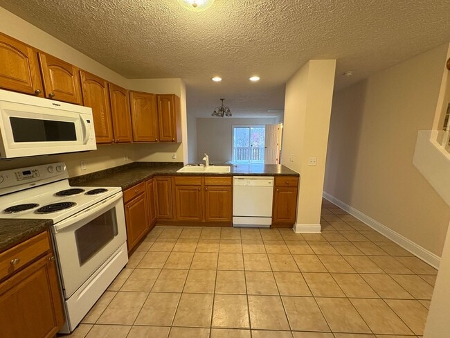 825 Oak Tree Blvd NW in Christiansburg, VA - Foto de edificio - Building Photo