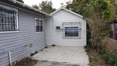 411 Ave E SE, Unit B in Winter Haven, FL - Building Photo - Building Photo