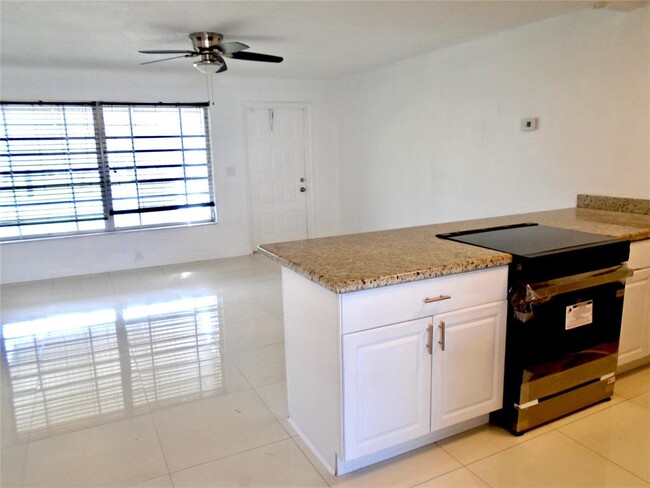 111 NW 31st Ct in Pompano Beach, FL - Building Photo - Building Photo