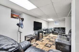 293 Armstrong Ave-Unit -1 in Jersey City, NJ - Building Photo - Building Photo