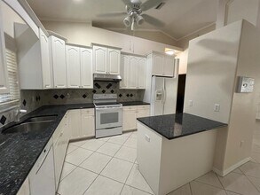 1052 S Hartsdale St in North Port, FL - Building Photo - Building Photo