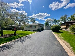 130 Bonnie Brae Ave in Mount Prospect, IL - Building Photo - Building Photo