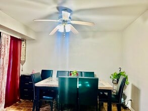 225 Port Royal Cir in Aurora, IL - Building Photo - Building Photo