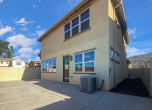 12420 Tesoro Ct in Grand Terrace, CA - Foto de edificio - Building Photo