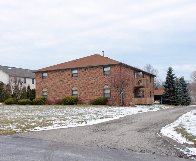 3864 Indian Run Dr in Canfield, OH - Foto de edificio - Building Photo