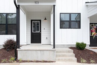 6800 Milligan Way in Raleigh, NC - Building Photo - Building Photo
