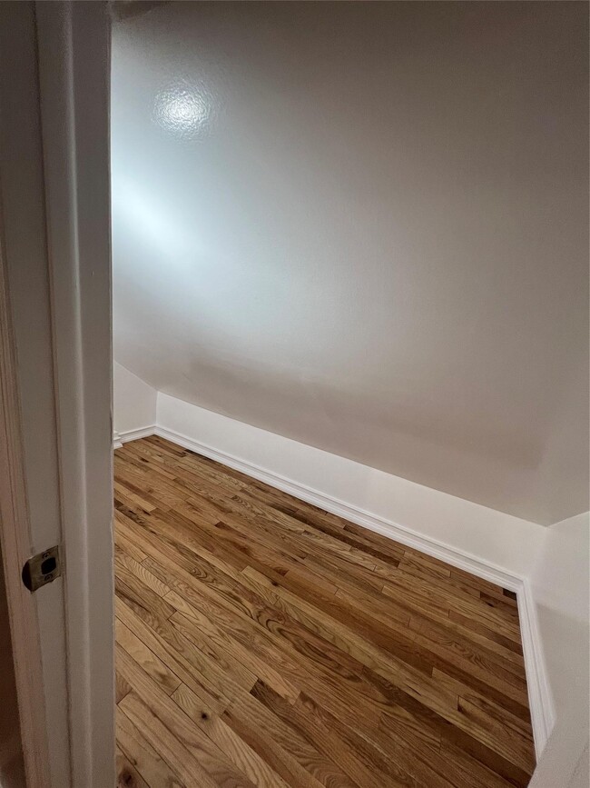 1158 Carlls Straight Path in Dix Hills, NY - Building Photo - Building Photo