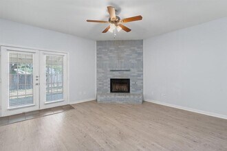 1102 Ivybridge Dr in Pflugerville, TX - Foto de edificio - Building Photo