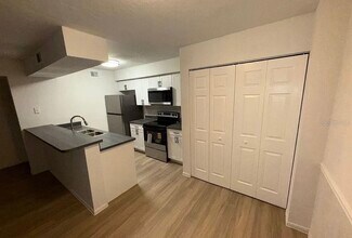 5313 Summerlin Rd in Ft. Myers, FL - Building Photo - Building Photo