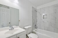 986 Dewalt St photo'