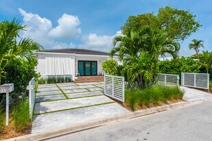 8834 Abbott Ave in Surfside, FL - Building Photo