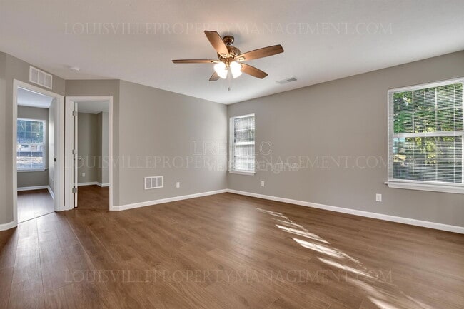 120 Family in Lebanon Junction, KY - Building Photo - Building Photo