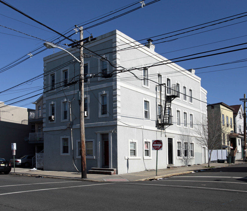 601 3rd Ave in Elizabeth, NJ - Building Photo