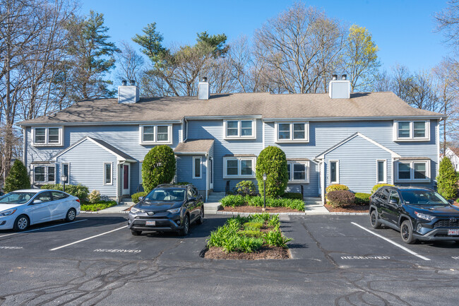 Satucket Path Condominiums in Abington, MA - Foto de edificio - Building Photo