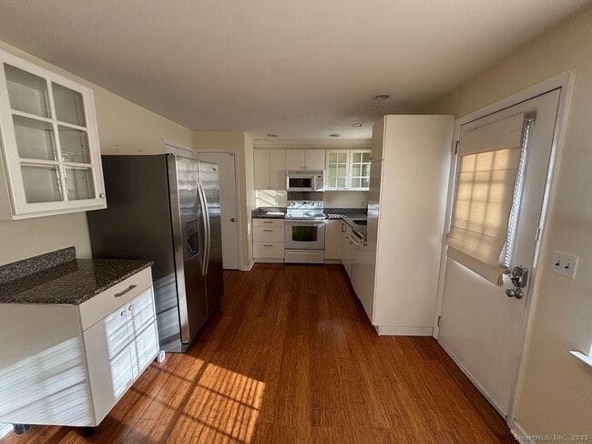 168 Highview Ave in Stamford, CT - Building Photo - Building Photo