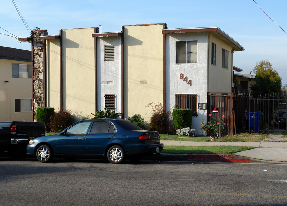 844 W Beach Ave in Inglewood, CA - Building Photo