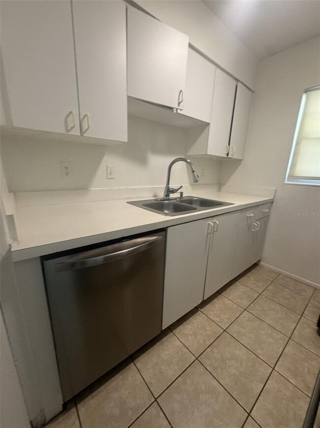 828 Sky Lake Cir in Orlando, FL - Foto de edificio - Building Photo